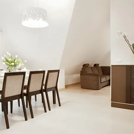 Rezydencja Sunny Hill アパートホテル 4*